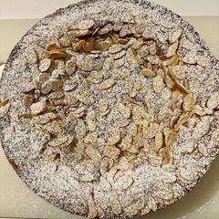A picture of Almond Cake.