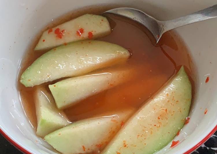 Asinan jambu cristal