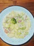 One Pot Gnocchi mit Brokkoli und Schinkenwürfel