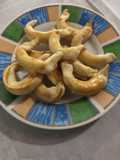 Medialunas pequeñas de queso (snack)