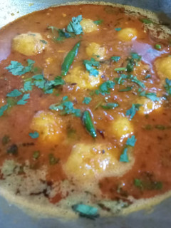 आलू दम (Aloo dum recipe in hindi) रेसिपी मुख्य फोटो