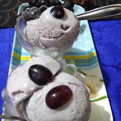 A picture of Black grapes-Black currant icecream.