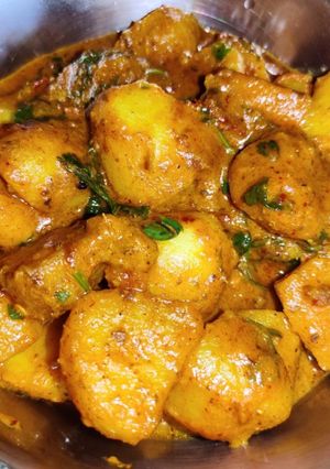 ধনে পাতায় আলুর দম(dhone patay aloor dum recipe in Bengali) রেসিপির প্রধান ছবি