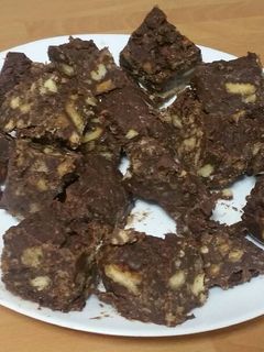 Una foto de Tarta de chocolate y galletas Bomba
