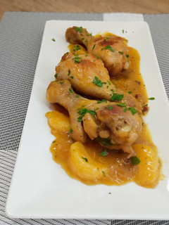 Una foto de Jamoncitos de pollo en salsa de mandarina