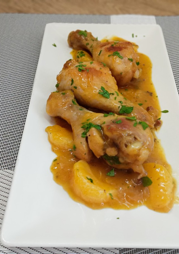 Una foto de Jamoncitos de pollo en salsa de mandarina