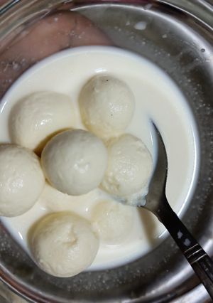 A picture of Rasmalai.