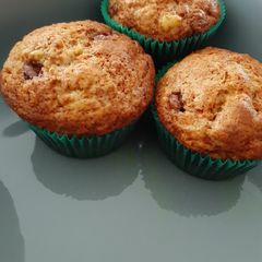 A picture of 1 bowl banana nut muffins.