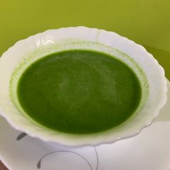 A picture of Palak shorba soup.