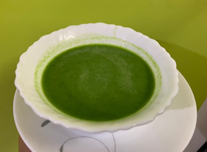 A picture of Palak shorba soup.