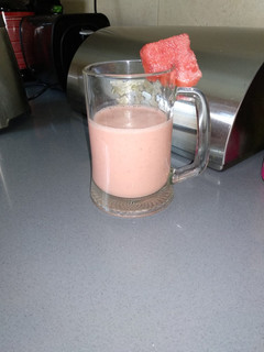 Una foto de Smoothie de varias frutas delicioso!!