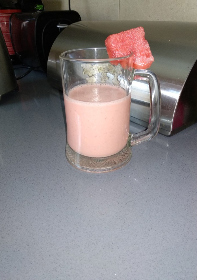 Una foto de Smoothie de varias frutas delicioso!!
