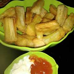 รูปของ Singkong goreng cocol saos sambal mayones..