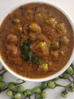 சுண்டைக்காய் காரக்குழம்பு (Turkey berry spicy gravy Recipe in tamil) செய்முறை முக்கிய புகைப்படம்