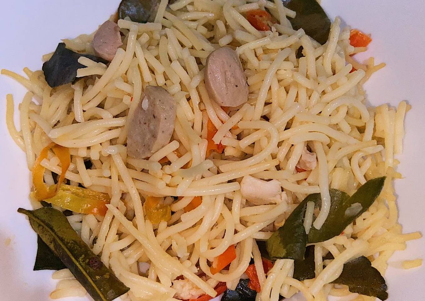 Spaghetti Aglio Olio Pedas Wangi Daun Jeruk Andalan Keluarga😍