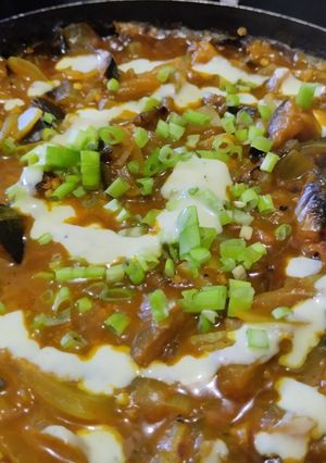 Una foto de Berenjenas🍛en salsa🍲curry🍆🧅🌶️🍱🍚