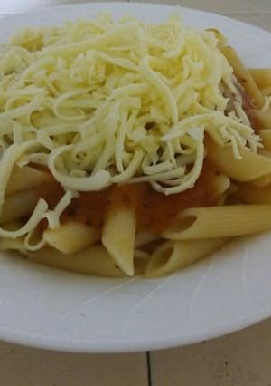 Una foto de Salsa de tomate albahaca y mozzarella