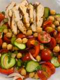 Salată Mediteraneană cu Pui !