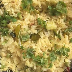 A picture of Cabbage and green peas curry.