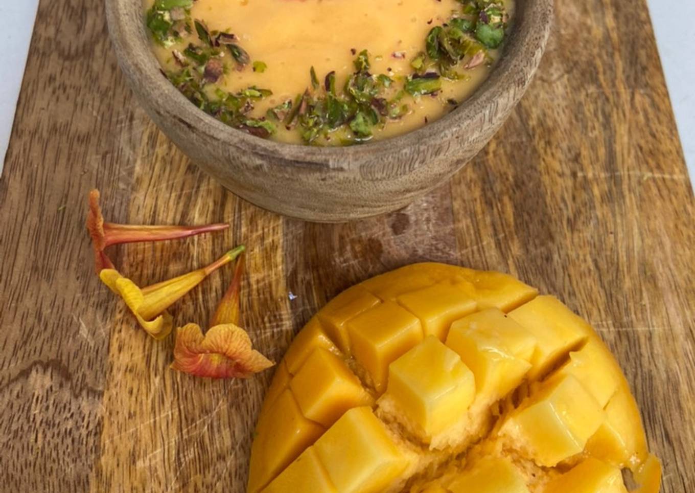 Creamy Mango and papaya Smoothie