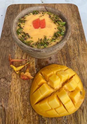 A picture of Creamy Mango and papaya Smoothie.