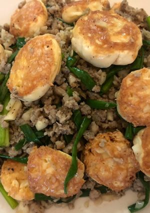รูปของ ผัดเต้าหู้ไข่ใส่หมูสับ (Stir-fried Minced Pork with Deep Fried Egg Tofu)
