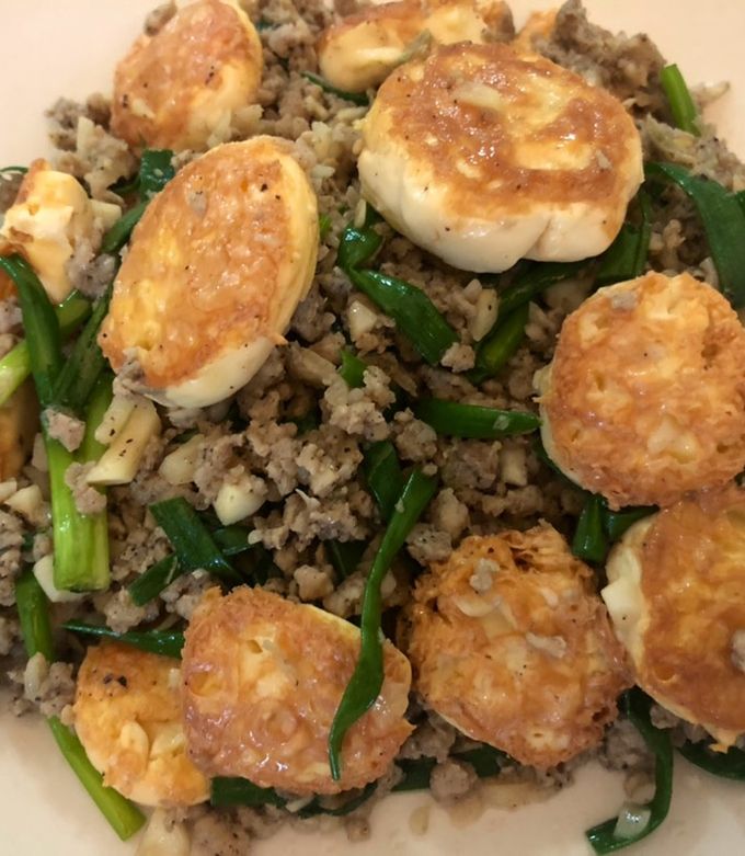 รูปของ ผัดเต้าหู้ไข่ใส่หมูสับ (Stir-fried Minced Pork with Deep Fried Egg Tofu)