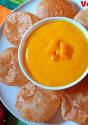 A picture of Aamras Poori.