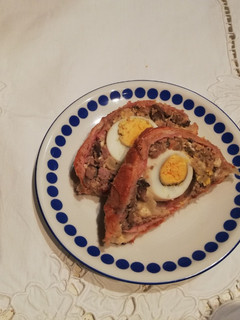 Tojás darált sertéshússal leveles tésztában recept fotója