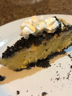 Una foto de Pay de plátano y galleta oreo