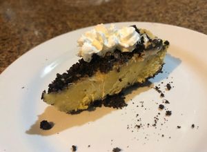 Una foto de Pay de plátano y galleta oreo