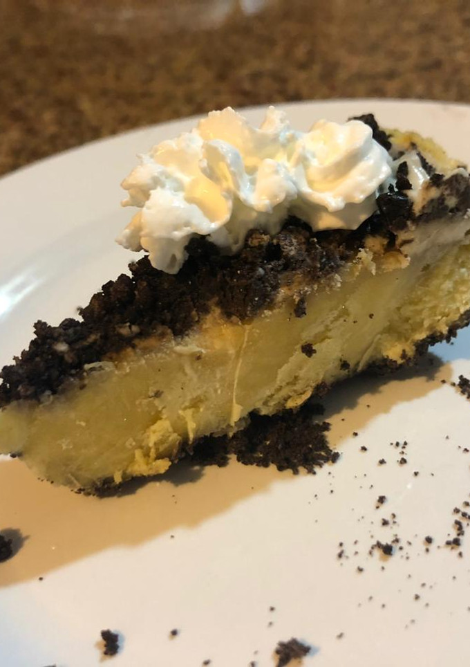 Una foto de Pay de plátano y galleta oreo
