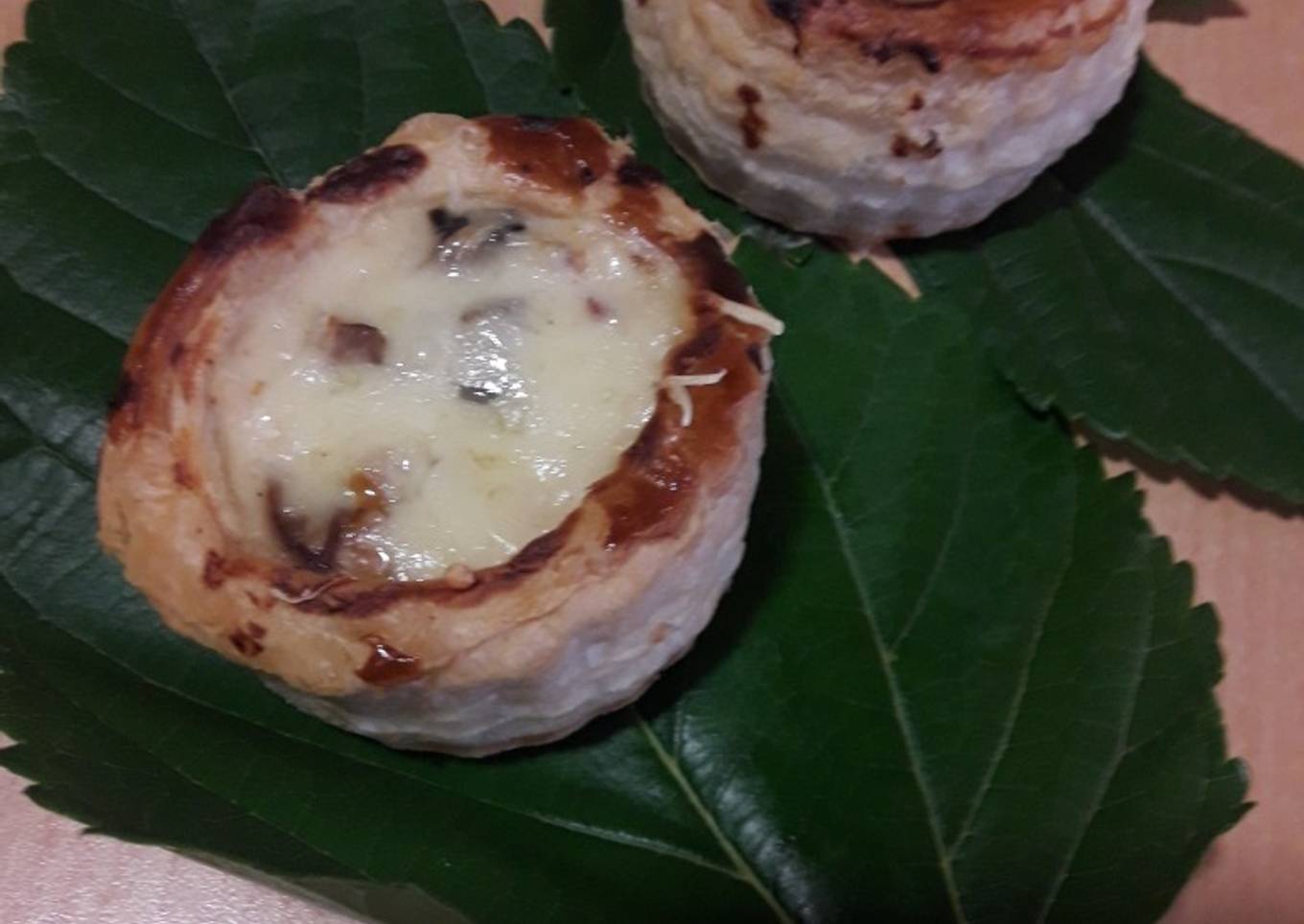 Volován (vol au vent) rellenos de bechamel