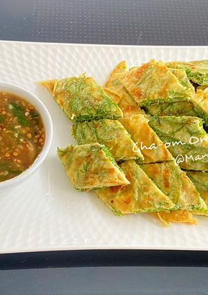 A picture of Cha-om Omelet.