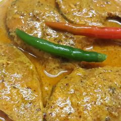 A picture of Steamed Hilsa / Bhapa Ilish.
