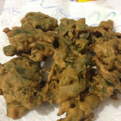 A picture of Palak Pakoras.