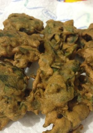 A picture of Palak Pakoras.