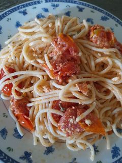 Φωτογραφία της συνταγής Ζυμαρικά < μπουγιουρντί > με φέτα και ντοματίνια στον φούρνο