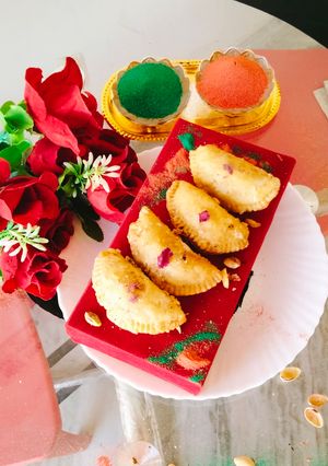 A picture of Instant Mawa (Koya) gujiya.