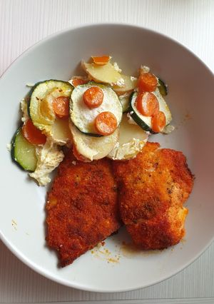 Sügér parmezán bundában, rakott zöldségekkel recept fotója
