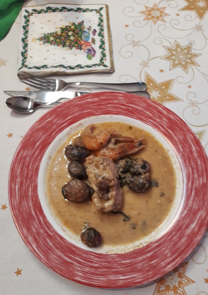 Una foto de Rape con langostinos y almejas al cava