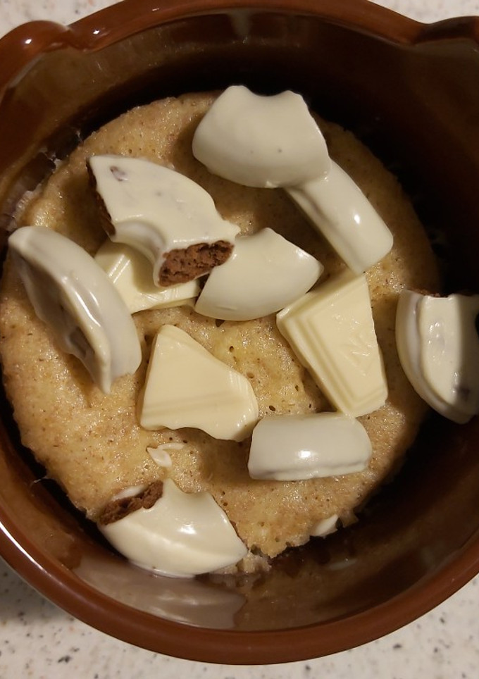 Una foto de Bizcochoco de chocolate blanco al microondas 🤤🤤!!