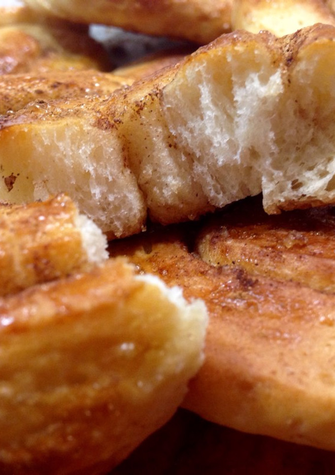 Una foto de Rollitos de canela (cinnamon rolls)