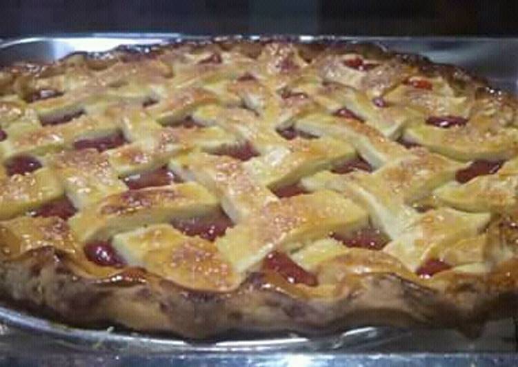 Bagaimana Menyiapkan Home made Strawberry Lattice Pie yang Sempurna