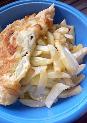 A picture of Fried potatoes with fried egg.