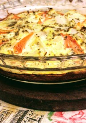 Una foto de Tortilla de repollo y tomates.-
