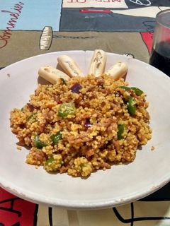 Una foto de Cous-cous con carne picada y verduras
