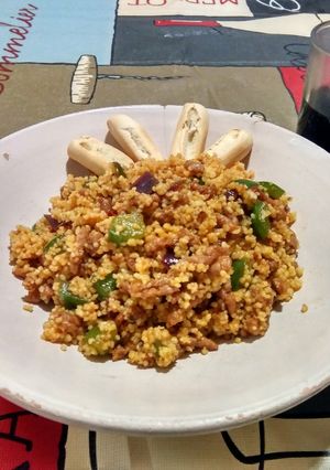 Una foto de Cous-cous con carne picada y verduras