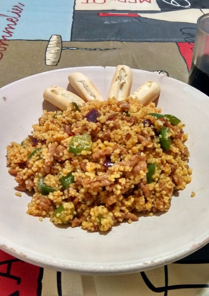 Una foto de Cous-cous con carne picada y verduras