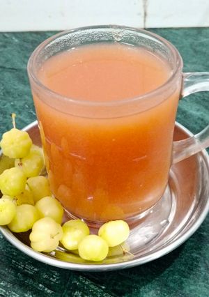 आवळा ज्यूस रेसिपी चे मुख्य फोटो 